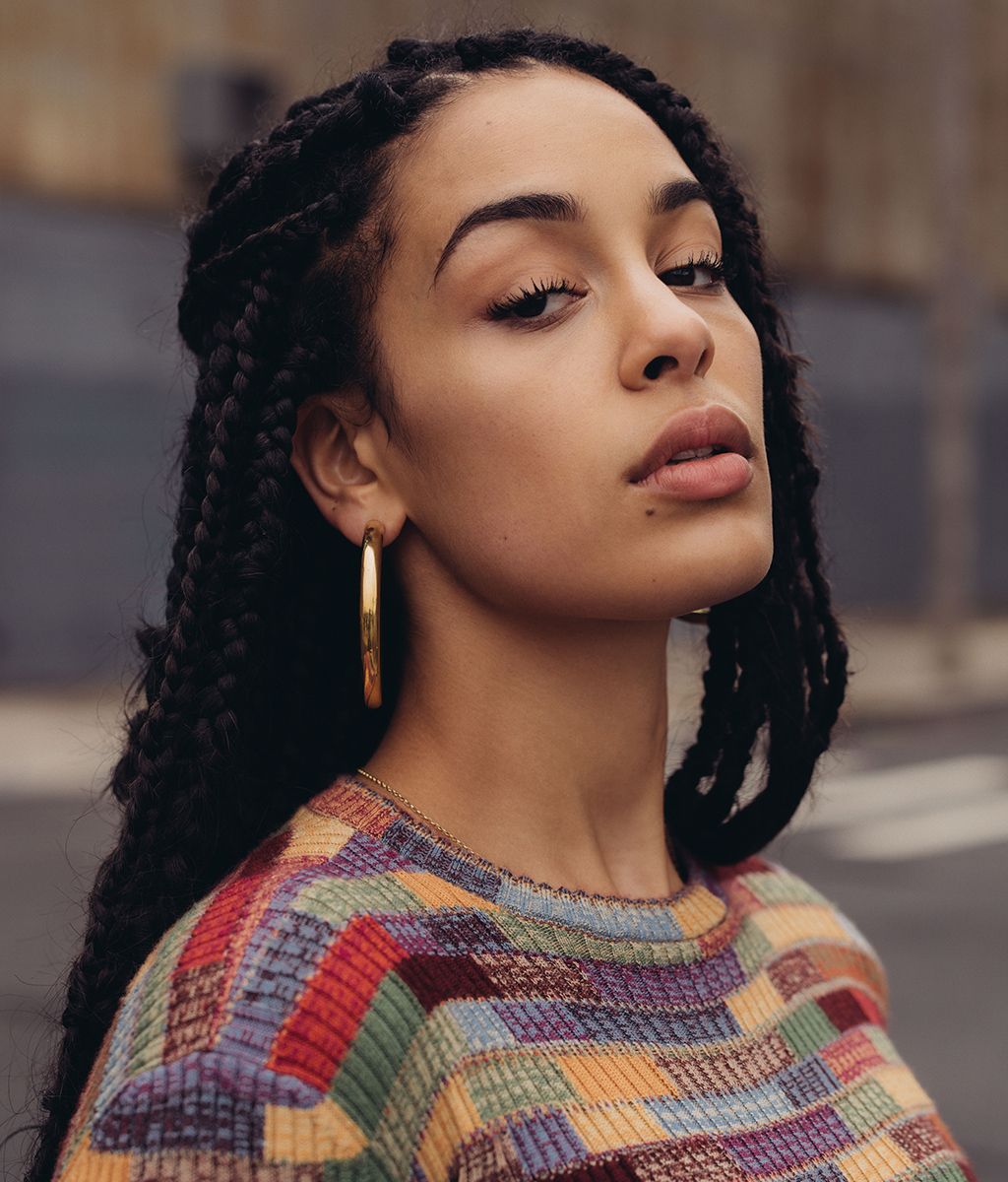 quy trình chăm sóc da của Jorja Smith